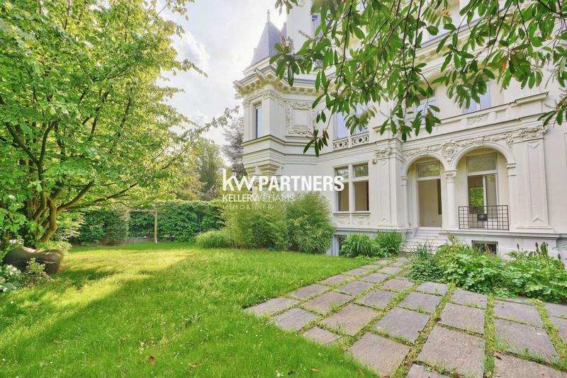 Appartement - 246 m² - 7 pièces