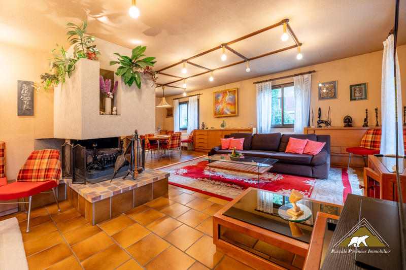 Maison - 300 m² - 8 pièces