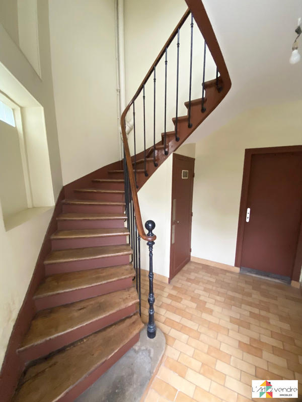 Maison traditionnelle - 165 m² - 8 pièces