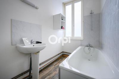 Immeuble - 104 m² - 6 pièces