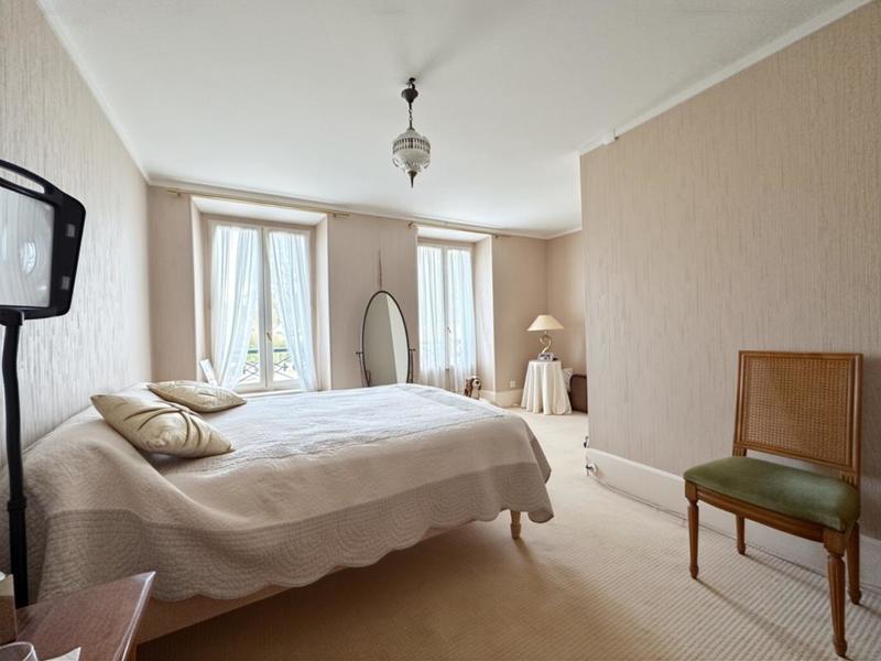 Maison - 400 m² - 12 pièces