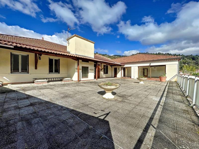 Immeuble - 1 050 m² - 9 pièces