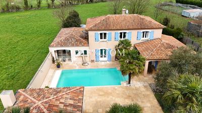 Maison - 230 m² - 7 pièces