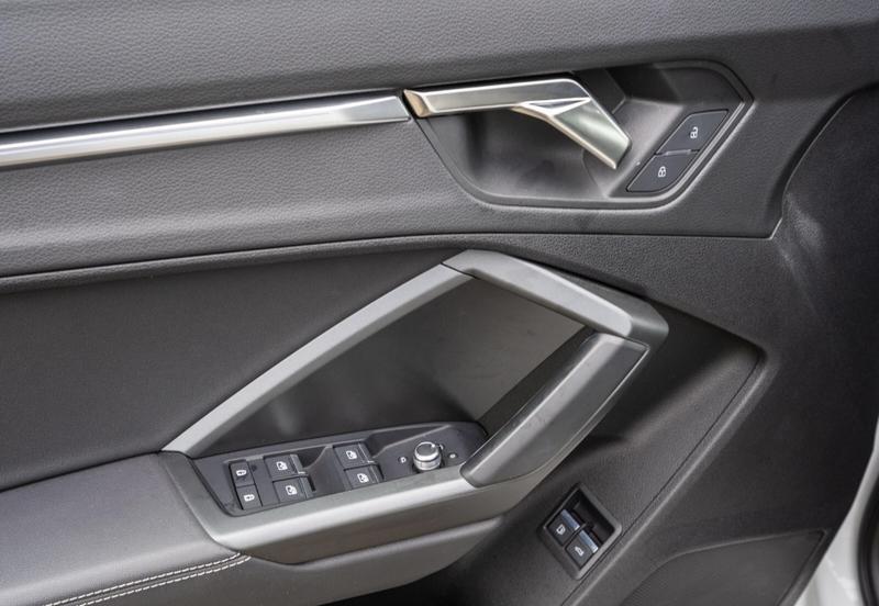 Audi Q3 Sportback 45 TFSIe 245 s-Line Hybride Rechargeable / Camera de Recul Sieges Elec Coffre Regulateur Distance Keyless