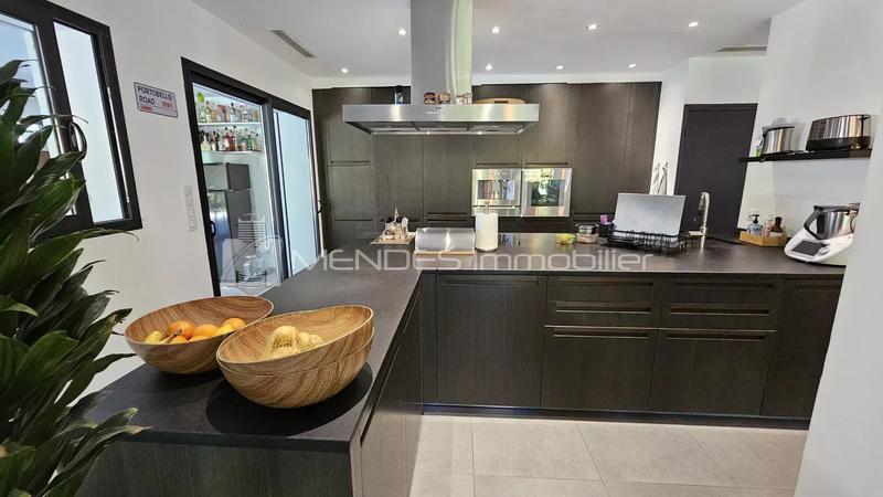 Villa - 353 m² - 6 pièces