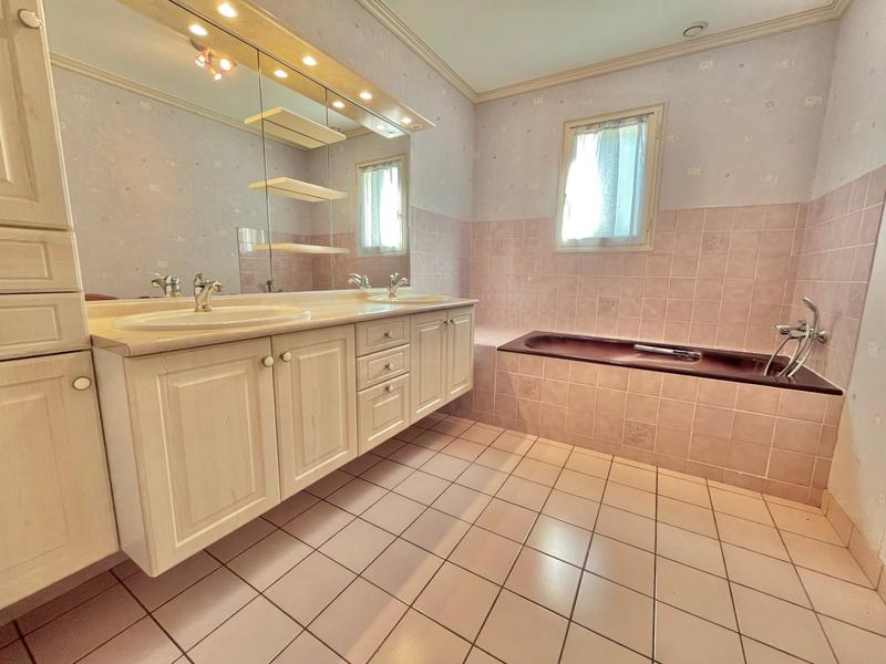 Maison - 110 m² - 6 pièces