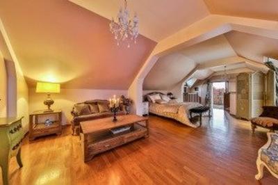 Maison - 335 m² - 12 pièces