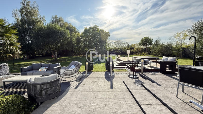 Maison - 200 m² - 6 pièces