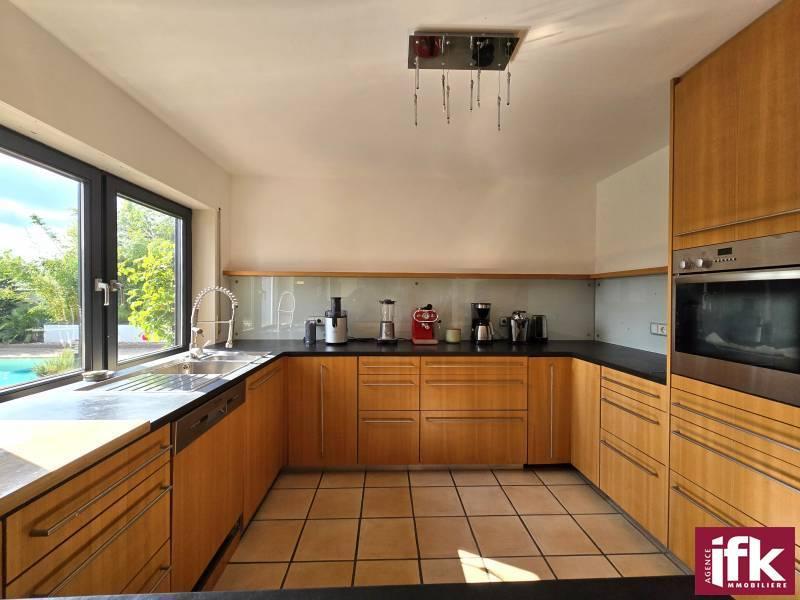 Propriété - 249 m² - 9 pièces