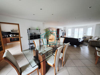 Maison - 205 m² - 7 pièces