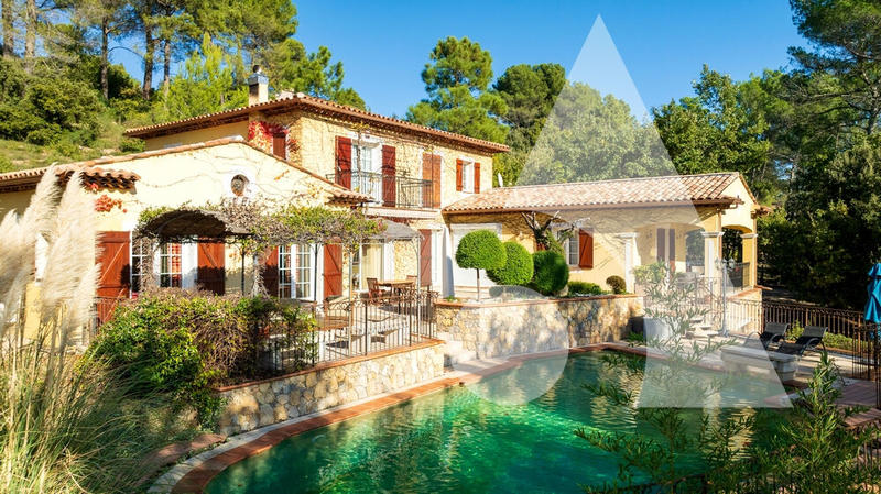 Maison - 275 m² - 6 pièces