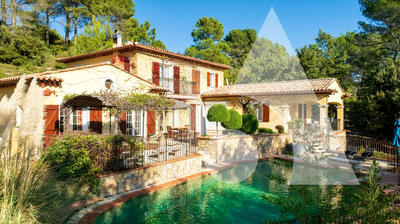 Maison - 275 m² - 6 pièces