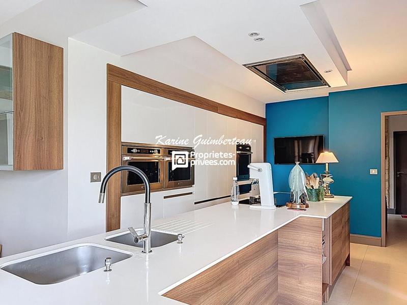 Maison - 321 m² - 8 pièces