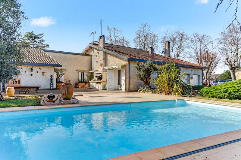 Propriété - 330 m² - 6 pièces