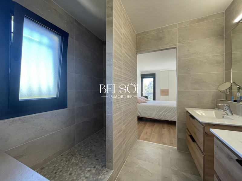 Maison traditionnelle - 230 m² - 7 pièces