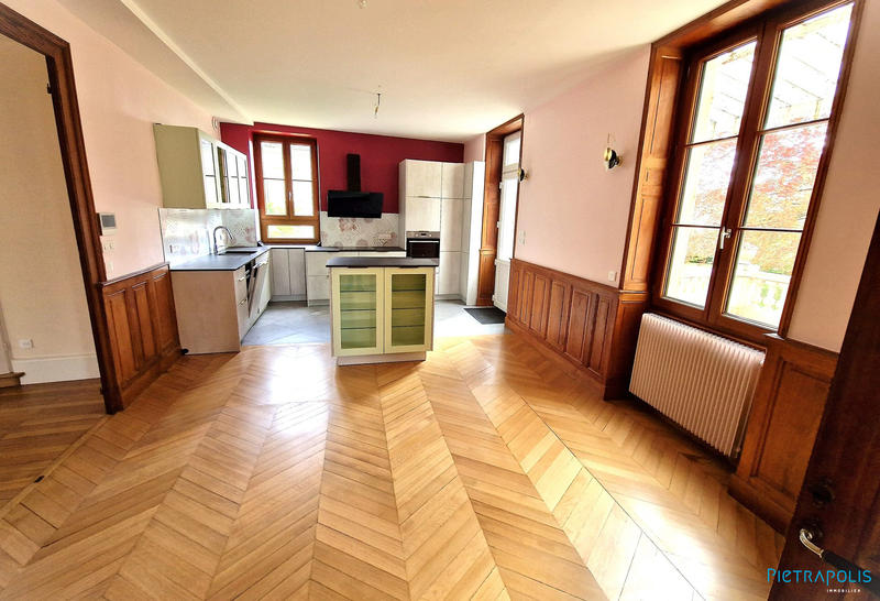 Maison - 342 m² - 12 pièces