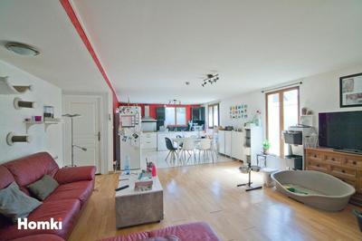 Maison - 1 500 m² - 10 pièces