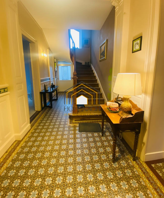 Villa - 203 m² - 8 pièces