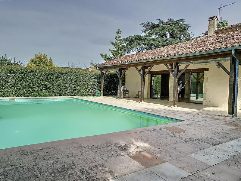 Maison - 273 m² - 10 pièces