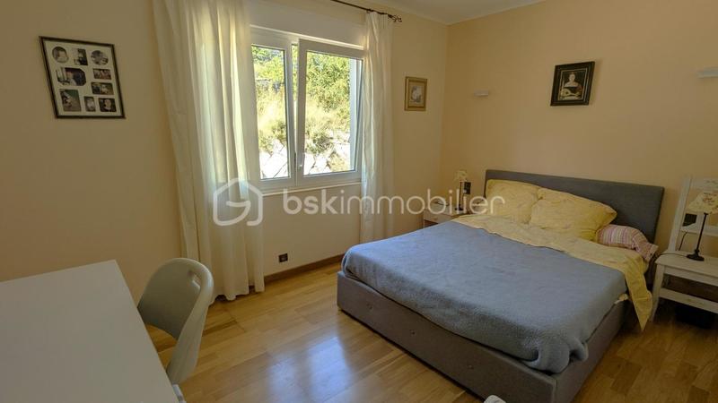 Maison - 227 m² - 8 pièces