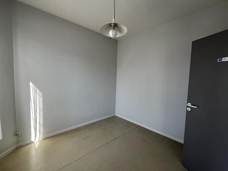 Local commercial - 70 m² - 4 pièces