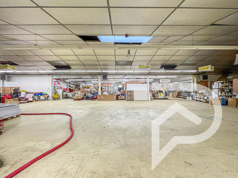 Local commercial - 3 000 m²