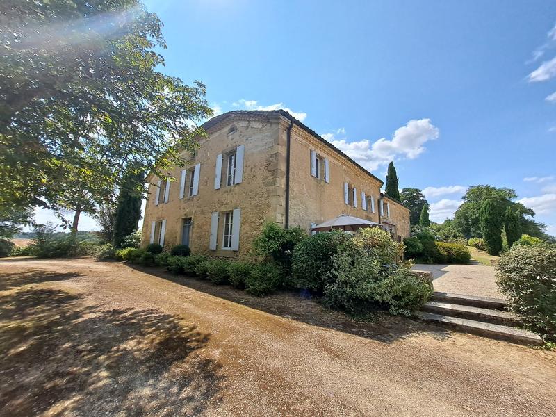 Maison - 427 m² - 12 pièces