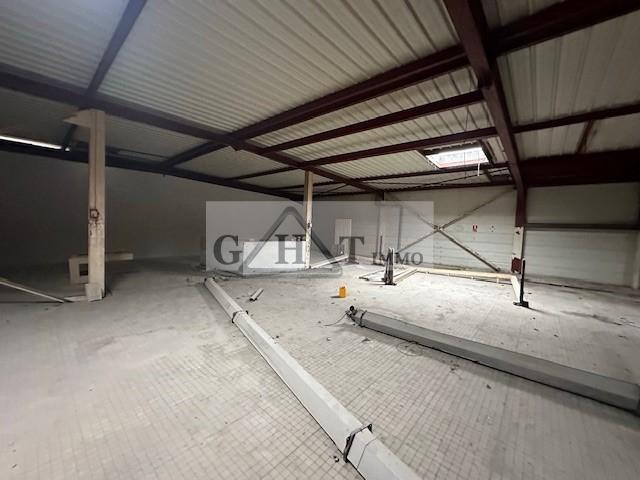 Entrepôt - 779 m²