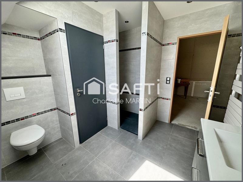 Maison - 220 m² - 10 pièces