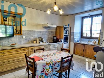 Maison - 246 m² - 11 pièces