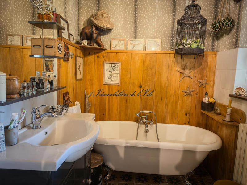 Maison - 220 m² - 9 pièces