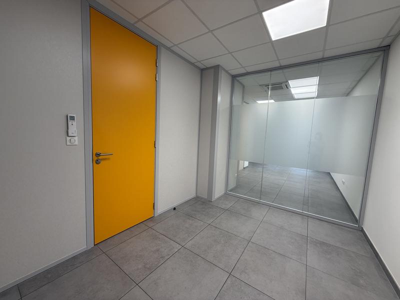 Local commercial - 139 m² - 6 pièces