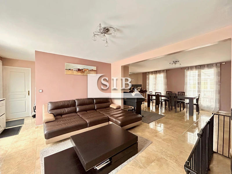 Maison traditionnelle - 112 m² - 6 pièces