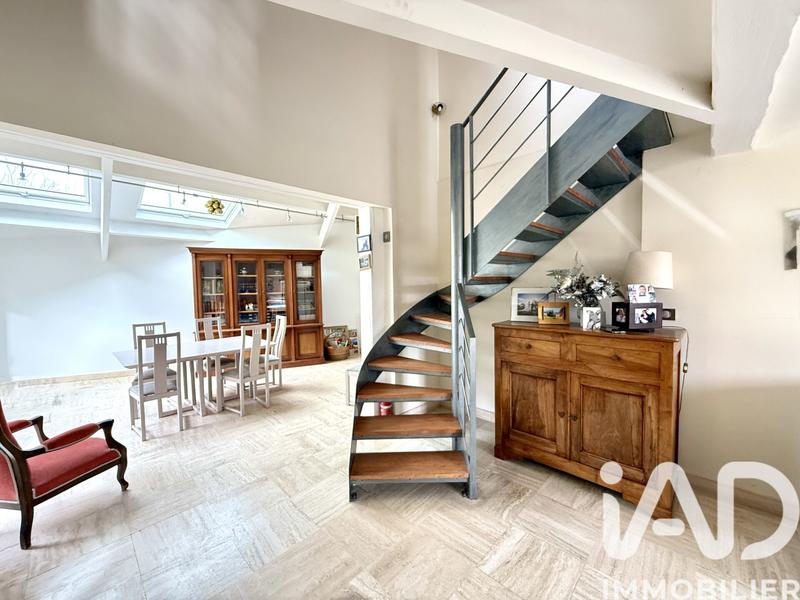Maison - 240 m² - 9 pièces