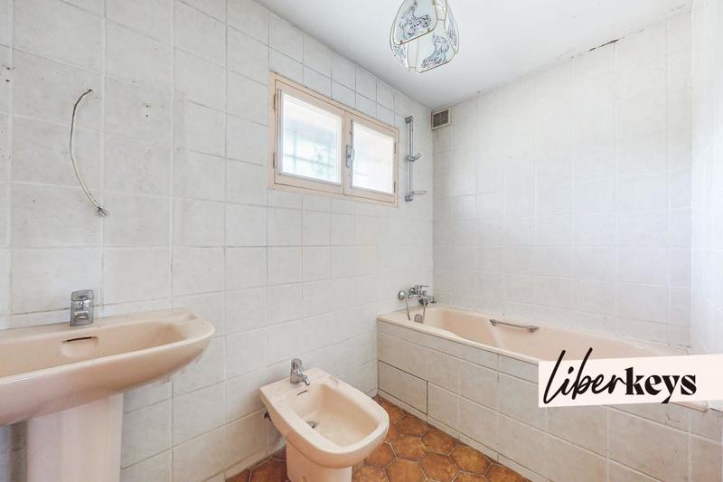 Propriété - 220 m² - 12 pièces