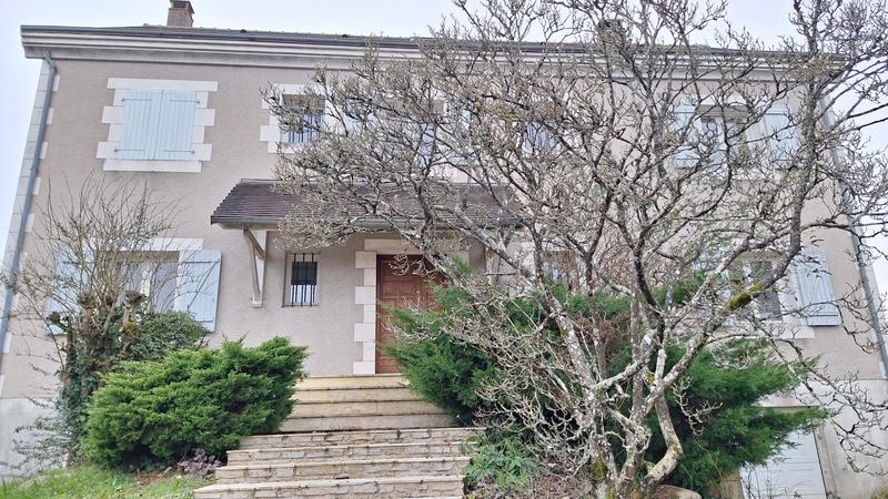 Maison traditionnelle - 240 m² - 10 pièces