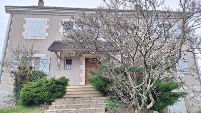 Maison traditionnelle - 240 m² - 10 pièces