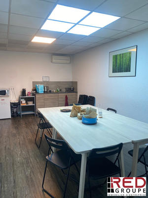 Local d'activités - 291 m²