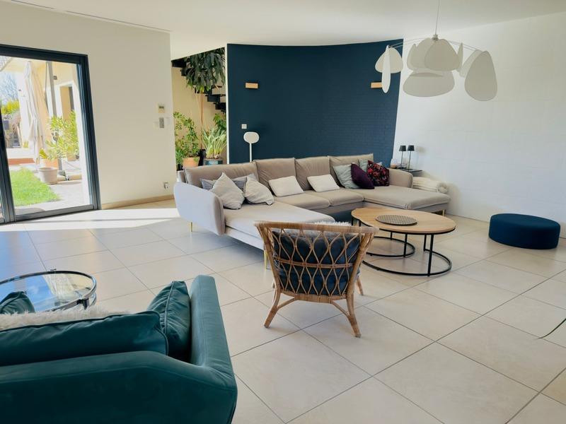 Maison - 380 m² - 11 pièces