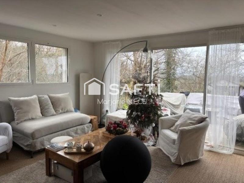 Maison - 205 m² - 7 pièces