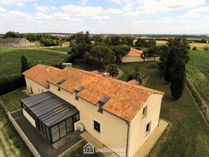 Maison - 245 m² - 8 pièces