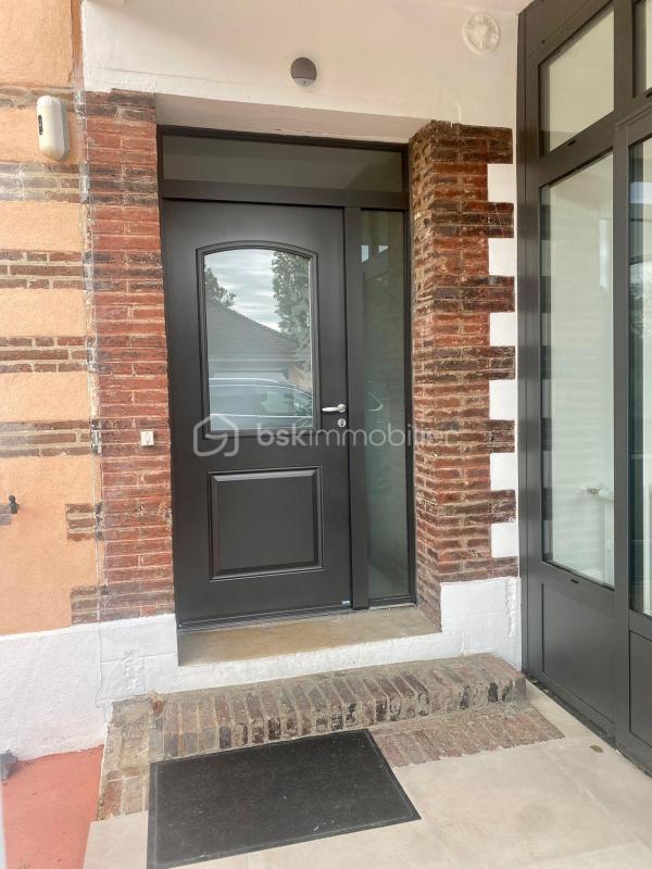 Demeure - 225 m² - 6 pièces