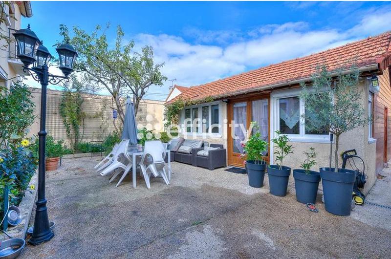 Pavillon - 238 m² - 9 pièces