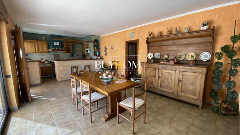 Maison - 220 m² - 9 pièces