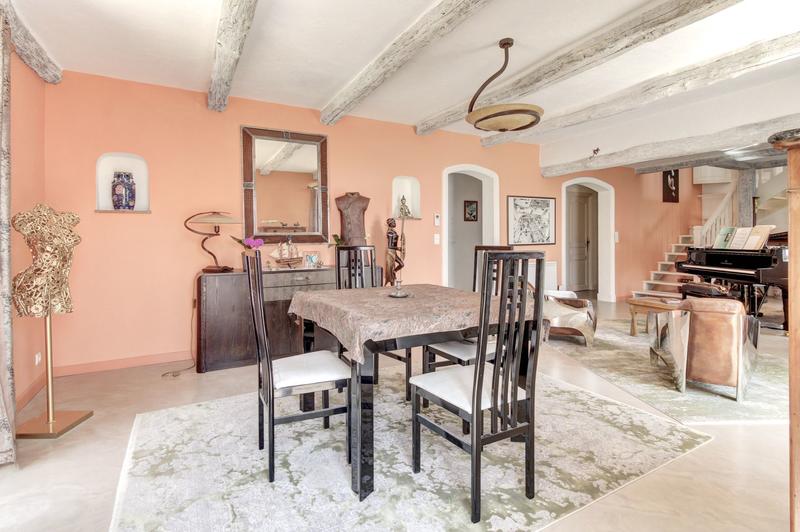 Maison - 230 m² - 7 pièces