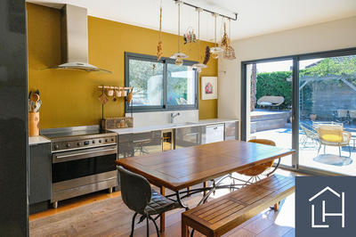 Maison - 210 m² - 11 pièces