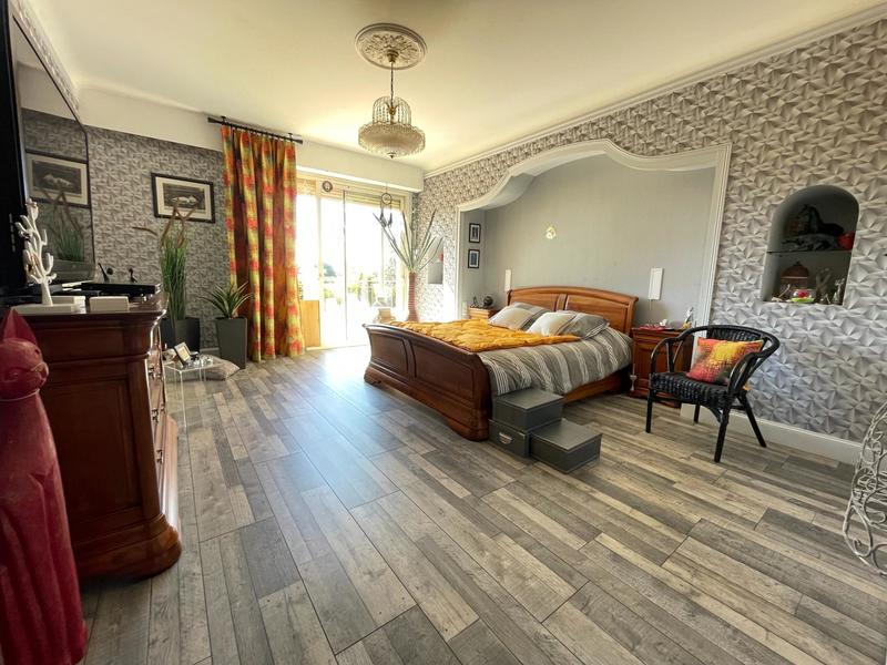 Maison - 160 m² - 11 pièces