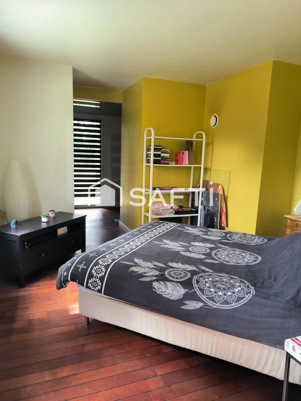 Maison - 247 m² - 10 pièces