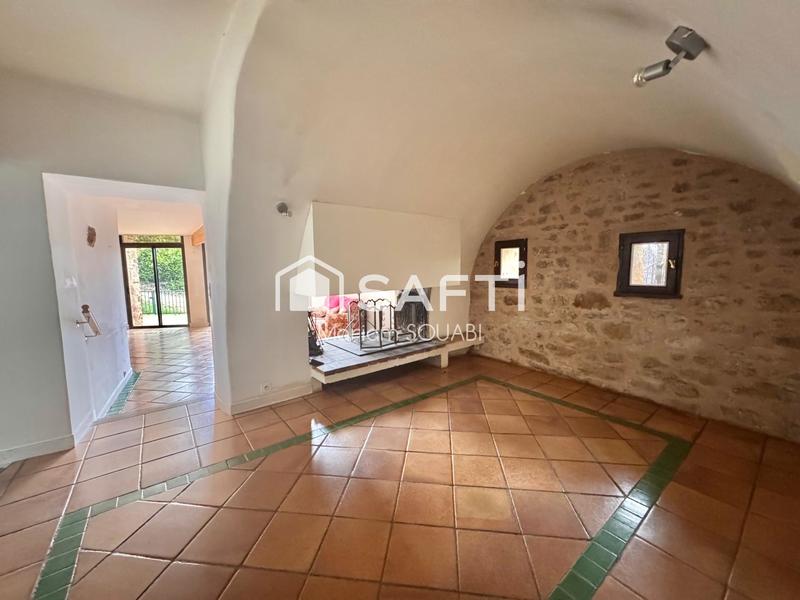 Maison - 220 m² - 6 pièces