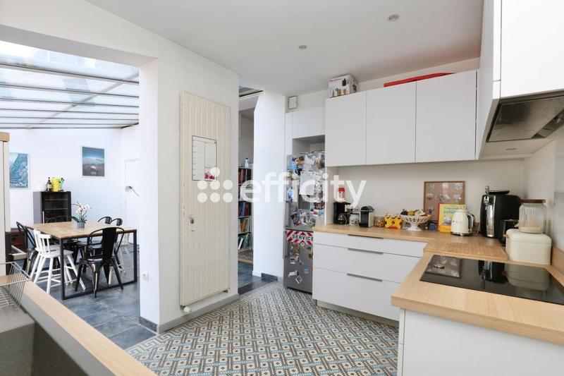 Maison - 180 m² - 8 pièces